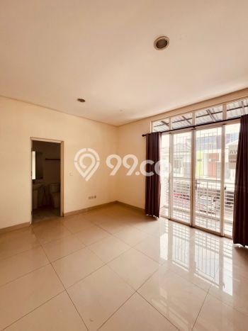 Disewakan! Rumah 3 Kamar Tidur &
3 Kamar Mandi di Green Lake City, Jakarta Barat Disewakan! Rumah 3 Kamar Tidur &
3 Kamar Mandi di Green Lake City, Jakarta Barat