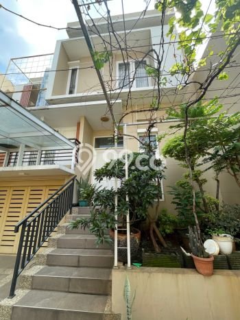 Siap Huni Hunian Elit 4 Kamar di Kebayoran Baru Dekat ke Mana Saja Siap Huni Hunian Elit 4 Kamar di Kebayoran Baru Dekat ke Mana Saja