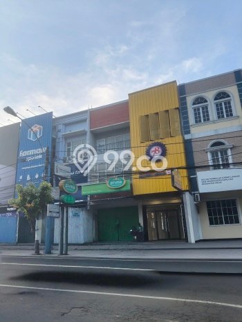 Ruko Disewa di Tangerang Selatan dengan LB 200m2 Area Komersial Ramai Ruko Disewa di Tangerang Selatan dengan LB 200m2 Area Komersial Ramai