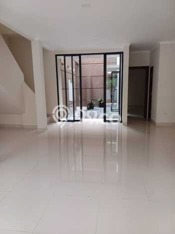 Rumah Modern LT 147m2m² Terawat di Bintaro, Dekat Tempat Strategis, Tangerang Selatan Rumah Modern LT 147m2m² Terawat di Bintaro, Dekat Tempat Strategis, Tangerang Selatan