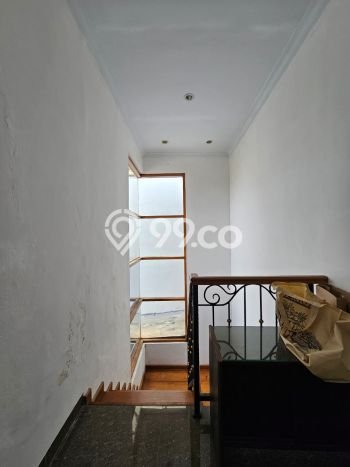 Ready to Use! Premium House LT 184m2 Desain Modern di Veteran Ready to Use! Premium House LT 184m2 Desain Modern di Veteran