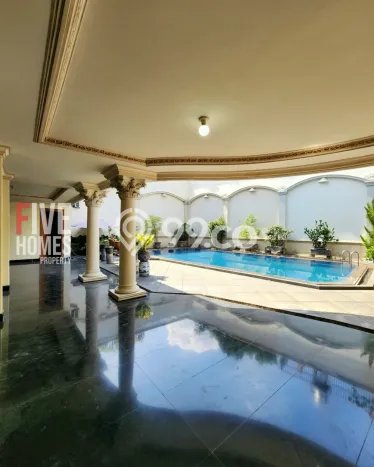 Rumah Elit Modern Tanpa Renovasi di Pondok Indah Jakarta Selatan Rumah Elit Modern Tanpa Renovasi di Pondok Indah Jakarta Selatan