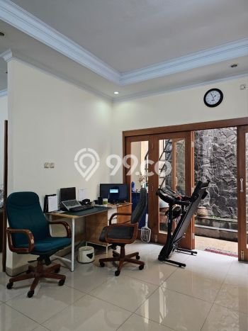 Ready to Use! Premium House LT 184m2 Desain Modern di Veteran Ready to Use! Premium House LT 184m2 Desain Modern di Veteran