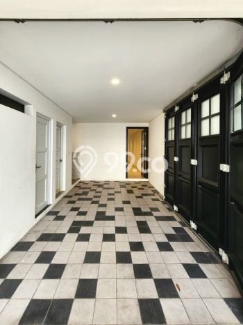 Rumah Elit LB 220m2 Siap Pakai Desain Elegan di Veteran, Jakarta Selatan Rumah Elit LB 220m2 Siap Pakai Desain Elegan di Veteran, Jakarta Selatan