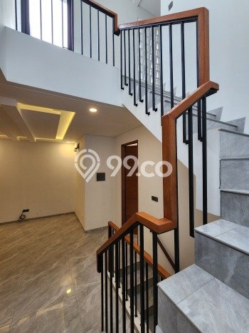 Rumah Mewah LB 260m2 Siap Huni Desain Elegan di Pondok Indah, Jakarta Selatan Rumah Mewah LB 260m2 Siap Huni Desain Elegan di Pondok Indah, Jakarta Selatan