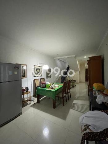 Siap Huni Hunian Elit 4 Kamar di Jagakarsa Dekat ke Mana Pun Siap Huni Hunian Elit 4 Kamar di Jagakarsa Dekat ke Mana Pun