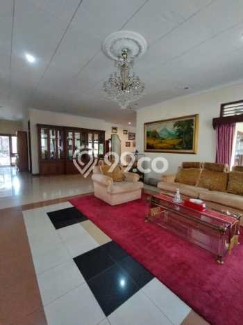 Ready to Use! Premium House LT 2363m2 Desain Elegan di Kemang Ready to Use! Premium House LT 2363m2 Desain Elegan di Kemang