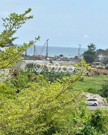 Hunian Minimalis dengan LT 135m2 & LB 410m2 Dikontrakkan di Canggu Hunian Minimalis dengan LT 135m2 & LB 410m2 Dikontrakkan di Canggu
