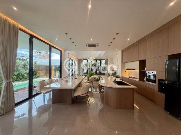 Hunian Mewah LB 553m2 Siap Pakai Desain Elegan di Legian, Badung Hunian Mewah LB 553m2 Siap Pakai Desain Elegan di Legian, Badung