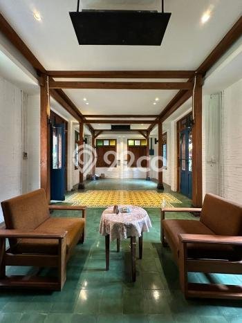 Hunian Elit LB 186m2 Siap Huni Desain Elegan di Bintaro, Tangerang Selatan Hunian Elit LB 186m2 Siap Huni Desain Elegan di Bintaro, Tangerang Selatan