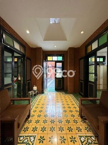 Hunian Elit LB 186m2 Siap Huni Desain Elegan di Bintaro, Tangerang Selatan Hunian Elit LB 186m2 Siap Huni Desain Elegan di Bintaro, Tangerang Selatan
