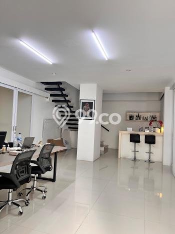 Hunian Elit LB 200m2 Siap Huni Desain Elegan di Bintaro, Tangerang Selatan Hunian Elit LB 200m2 Siap Huni Desain Elegan di Bintaro, Tangerang Selatan