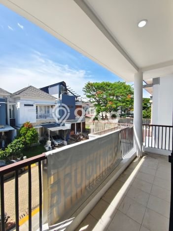 Rumah Mewah LB 200m2 Siap Huni Desain Elegan di Bintaro, Tangerang Selatan Rumah Mewah LB 200m2 Siap Huni Desain Elegan di Bintaro, Tangerang Selatan