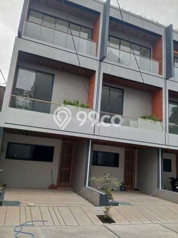 Siap Huni Rumah Mewah 5 Kamar di Mampang Prapatan Dekat ke Mana Saja Siap Huni Rumah Mewah 5 Kamar di Mampang Prapatan Dekat ke Mana Saja