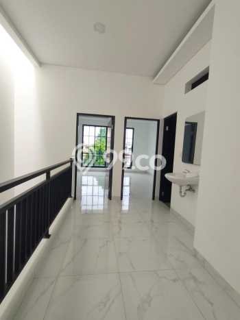 Rumah Luas Asri 4 KT Siap Pakai di Meruya Jakarta Barat Rumah Luas Asri 4 KT Siap Pakai di Meruya Jakarta Barat