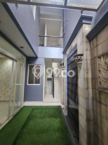 Rumah sewa siap huni 5 KT di BSD City, Tangerang Rumah sewa siap huni 5 KT di BSD City, Tangerang
