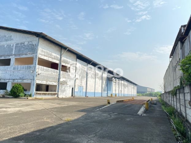 Area Ramai! Gudang Dijual di Tangerang untuk Bisnis Luas Bangunan 11833m2 Area Ramai! Gudang Dijual di Tangerang untuk Bisnis Luas Bangunan 11833m2