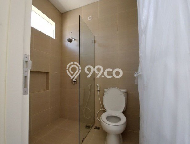 For Sale Hunian Rumah Terawat 3 Kamar di Citraland, Surabaya For Sale Hunian Rumah Terawat 3 Kamar di Citraland, Surabaya