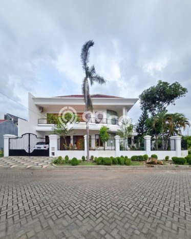 Rumah Eksklusif Siap Huni LT 625m2 di Sukolilo, Surabaya Rumah Eksklusif Siap Huni LT 625m2 di Sukolilo, Surabaya