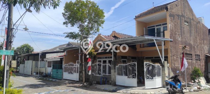 For Sale Rumah 5 Kamar Lokasi Strategis Bagus dan Strategis di Sidoarjo For Sale Rumah 5 Kamar Lokasi Strategis Bagus dan Strategis di Sidoarjo