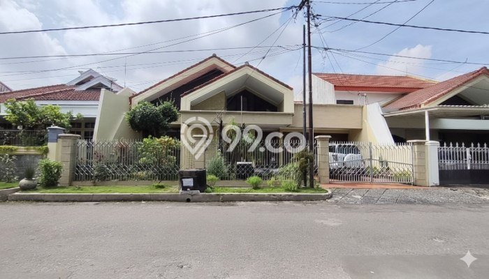 Rumah Luxury Modern Tanpa Renovasi di Dharma Husada Surabaya Rumah Luxury Modern Tanpa Renovasi di Dharma Husada Surabaya