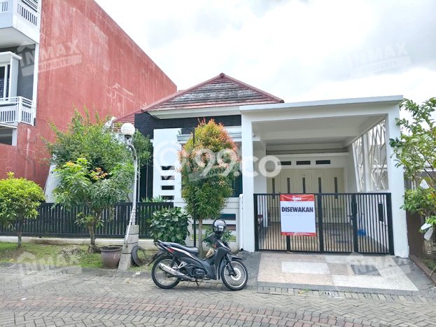 Lokasi strategis! Rumah siap huni disewakan di Lowokwaru LB 200m2 Lokasi strategis! Rumah siap huni disewakan di Lowokwaru LB 200m2