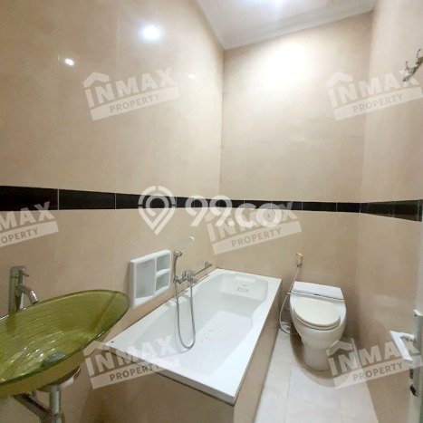 Lokasi strategis! Rumah siap huni disewakan di Lowokwaru LB 200m2 Lokasi strategis! Rumah siap huni disewakan di Lowokwaru LB 200m2
