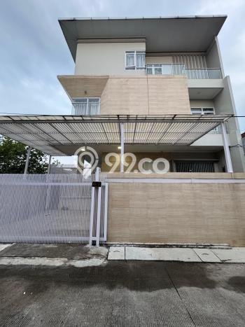 Siap Huni Rumah Mewah 8 Kamar di Kelapa Gading Dekat ke Mana Saja Siap Huni Rumah Mewah 8 Kamar di Kelapa Gading Dekat ke Mana Saja