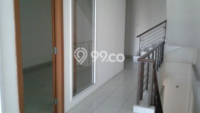 KAWASAN BISNIS! Ruko di BSD, Luas 195m², Jalan Utama KAWASAN BISNIS! Ruko di BSD, Luas 195m², Jalan Utama