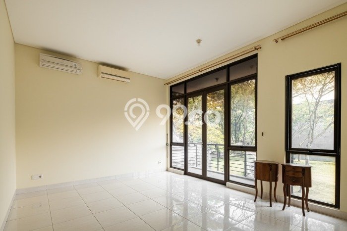 Rumah Mewah LB 240m2 Siap Huni Desain Elegan di BSD Green Cove, Tangerang Rumah Mewah LB 240m2 Siap Huni Desain Elegan di BSD Green Cove, Tangerang