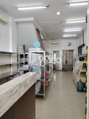 LOKASI STRATEGIS! Ruko Kawasan Green Lake City, Luas 236m², Keramaian Tinggi LOKASI STRATEGIS! Ruko Kawasan Green Lake City, Luas 236m², Keramaian Tinggi