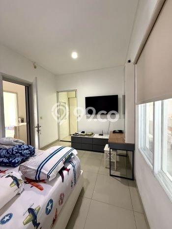 Rumah Elit Modern Tanpa Renovasi di Green Lake City Jakarta Barat Rumah Elit Modern Tanpa Renovasi di Green Lake City Jakarta Barat