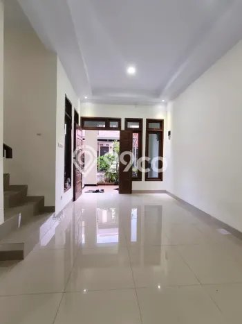 Rumah Modern Cantik 4 Kamar Bisa Langsung Pindah di Jagakarsa Rumah Modern Cantik 4 Kamar Bisa Langsung Pindah di Jagakarsa