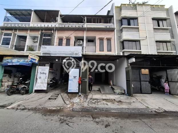 Ruko untuk Disewa di Pusat Jakarta Barat Luas Bangunan 180m2 Ruko untuk Disewa di Pusat Jakarta Barat Luas Bangunan 180m2