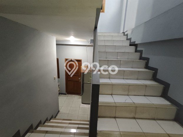 Rumah Kost untuk Dijual di Kembangan dengan 30 KT, 30 KM, Luas 600m2 Rumah Kost untuk Dijual di Kembangan dengan 30 KT, 30 KM, Luas 600m2
