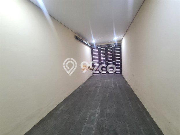 Rumah Elit LB 180m2 Siap Pakai Desain Elegan di Kemanggisan, Jakarta Barat Rumah Elit LB 180m2 Siap Pakai Desain Elegan di Kemanggisan, Jakarta Barat