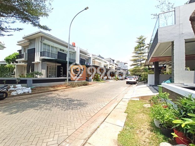 For Sale Rumah Mewah Exclusive di Cengkareng, Jakarta Barat For Sale Rumah Mewah Exclusive di Cengkareng, Jakarta Barat