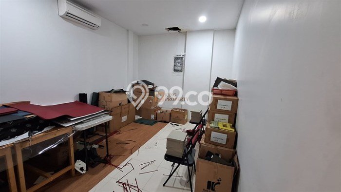FEATURED! Rumah di , 3 KM, Area Premium, Luas 315m2m² LB 750m2m² FEATURED! Rumah di , 3 KM, Area Premium, Luas 315m2m² LB 750m2m²