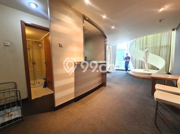 Disewakan Kantor di , Luas 215m2m², Area Strategis, Ready Pakai Disewakan Kantor di , Luas 215m2m², Area Strategis, Ready Pakai