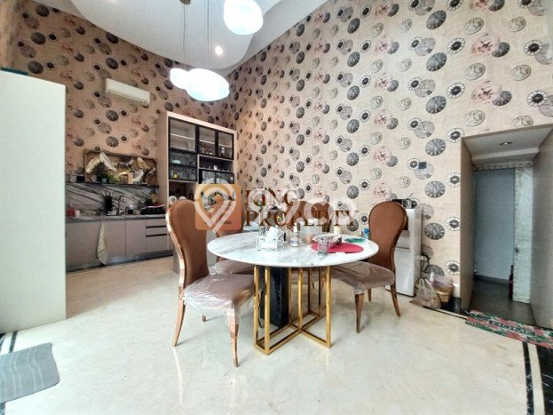 Hunian Elit LB 480m2 Siap Pakai Desain Elegan di Daan Mogot, Jakarta Barat Hunian Elit LB 480m2 Siap Pakai Desain Elegan di Daan Mogot, Jakarta Barat