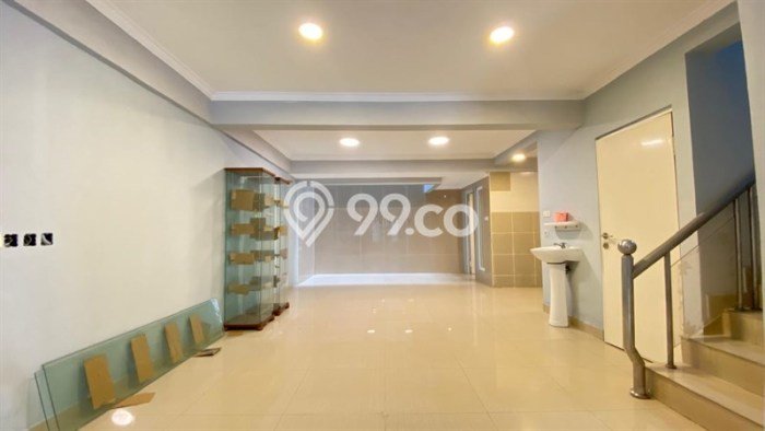 Rumah Mewah LB 221m2 Siap Pakai Desain Elegan di Mangga Dua, Jakarta Barat Rumah Mewah LB 221m2 Siap Pakai Desain Elegan di Mangga Dua, Jakarta Barat