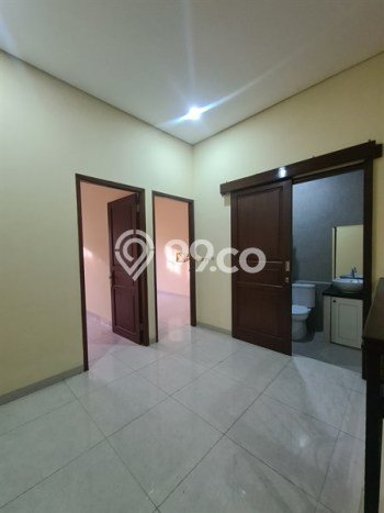 Rumah Elit LB 180m2 Siap Pakai Desain Elegan di Kemanggisan, Jakarta Barat Rumah Elit LB 180m2 Siap Pakai Desain Elegan di Kemanggisan, Jakarta Barat