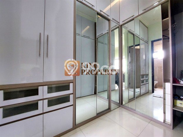 For Sale! Luxury House LT 144m2 Desain Modern di Tomang For Sale! Luxury House LT 144m2 Desain Modern di Tomang