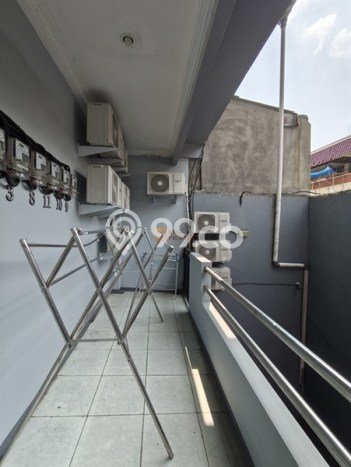 Rumah Kost untuk Dijual di Kembangan dengan 30 KT, 30 KM, Luas 600m2 Rumah Kost untuk Dijual di Kembangan dengan 30 KT, 30 KM, Luas 600m2