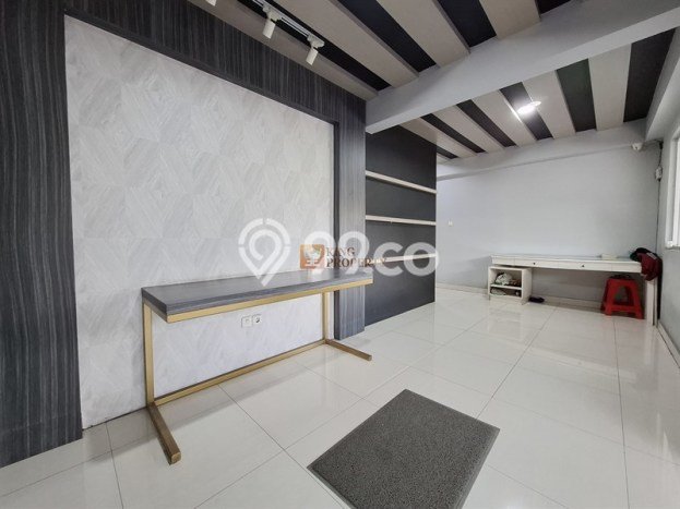 Ruko Komersial Dijual di Kebon Jeruk Jakarta Barat LT 117m2 & LB 315m2 Ruko Komersial Dijual di Kebon Jeruk Jakarta Barat LT 117m2 & LB 315m2
