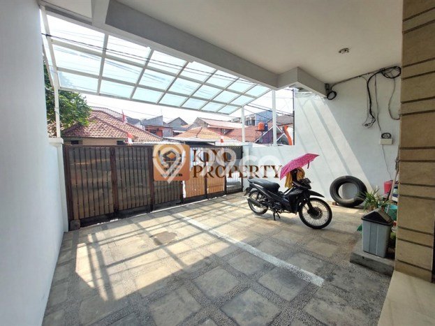 For Sale! Luxury House LT 144m2 Desain Modern di Tomang For Sale! Luxury House LT 144m2 Desain Modern di Tomang