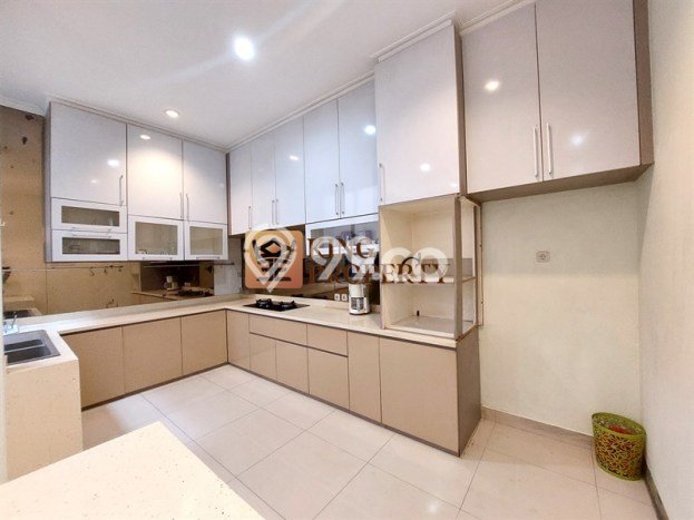For Sale! Luxury House LT 144m2 Desain Modern di Tomang For Sale! Luxury House LT 144m2 Desain Modern di Tomang