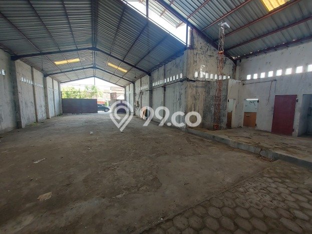 LOKASI PREMIUM! Gudang Kawasan Sawit, Luas 2400m2m², Jalan Utama LOKASI PREMIUM! Gudang Kawasan Sawit, Luas 2400m2m², Jalan Utama