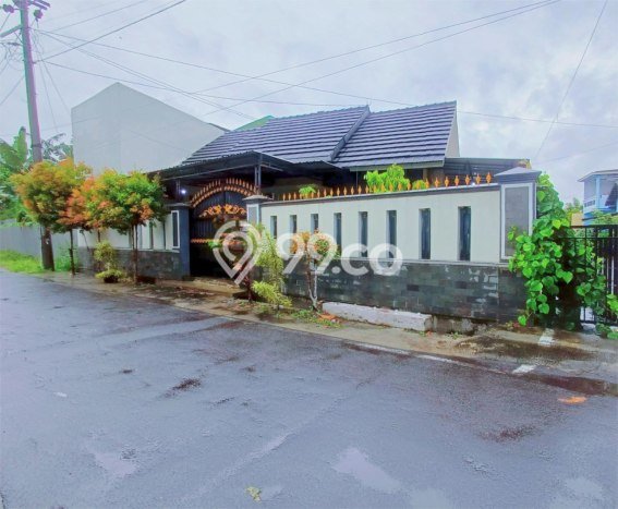 Lokasi terbaik! Rumah siap pakai dikontrakkan di Jaten LB 90m2 Lokasi terbaik! Rumah siap pakai dikontrakkan di Jaten LB 90m2