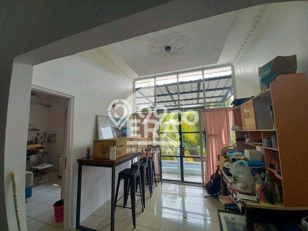 Ready to Use! Luxury House LT 226m2 Desain Elegan di Kota Wisata Ready to Use! Luxury House LT 226m2 Desain Elegan di Kota Wisata
